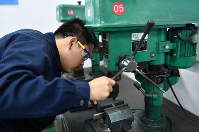 AHK不僅是一場考試--我校舉行AHK機電一體化工畢業(yè)考試1